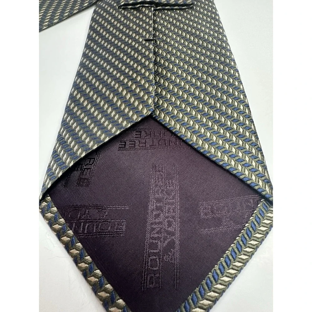 Roundtree & Yorke Tie Blue Herring Bone Pattern 100% Silk‎ Handmade in USA